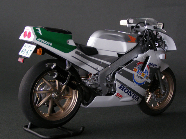 TINAMI - ［モデル］アオシマ NSR250R SP プロアーム移植